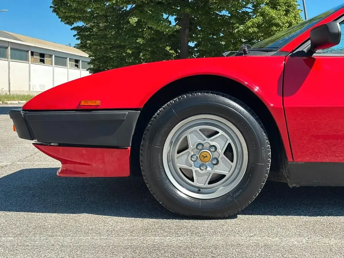 Usata Ferrari Mondial 215 CV (158 kW) 1981 Rosso Coupé