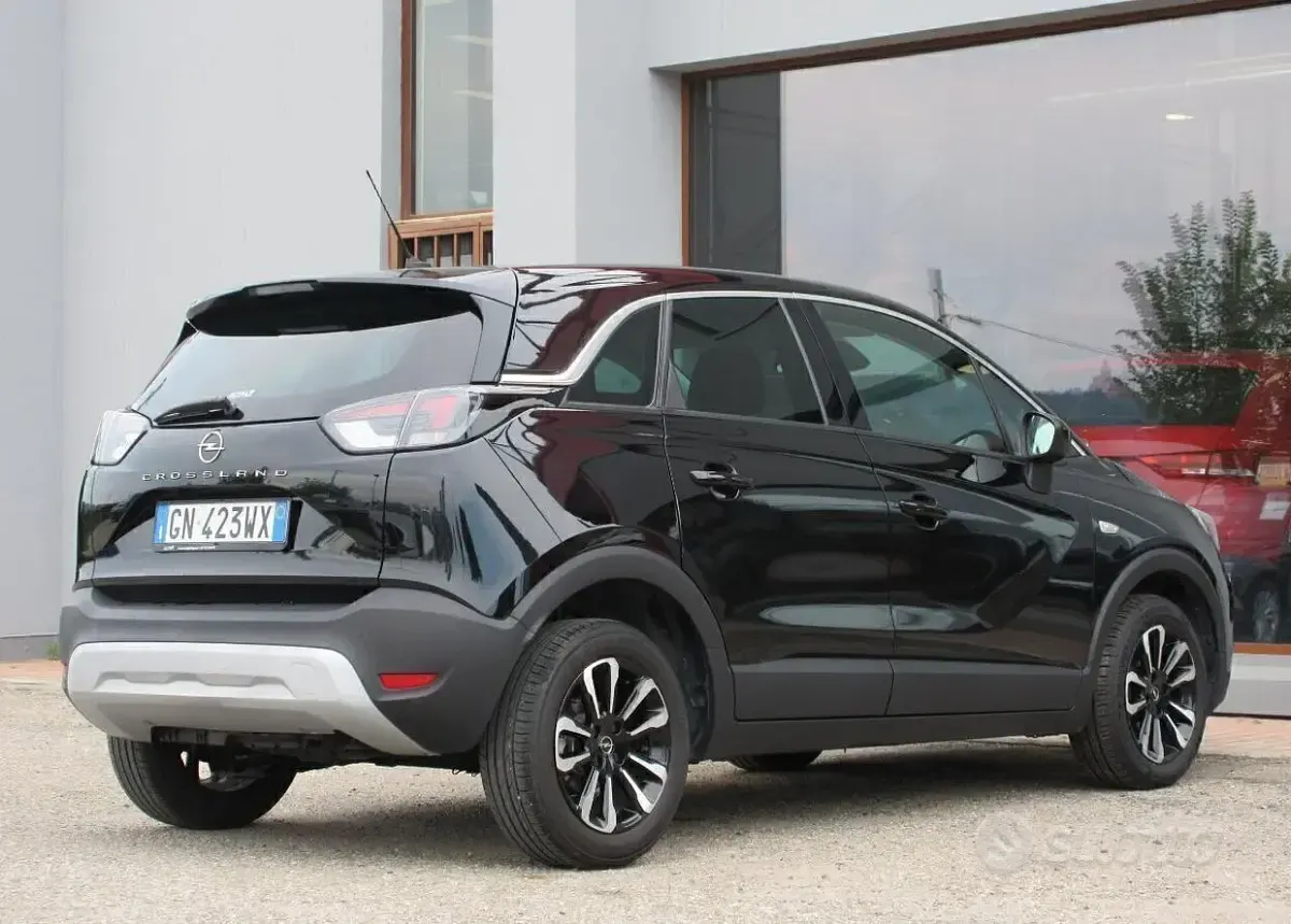 Usata Opel Crossland Elegance 110 CV (80 kW) 2023 Mineral black SUV