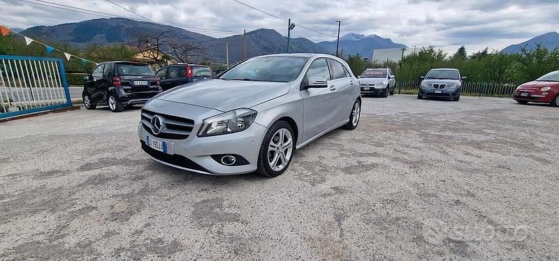Grigio Usata 2013 Mercedes A180 Tre volumi | 11.700 € (Cara) - Immagine 1/4