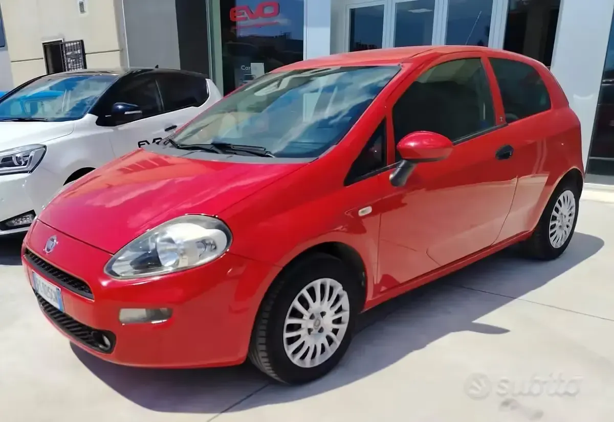 Usata Fiat Punto 75 CV (55 kW) 2015 Rosso Utilitaria