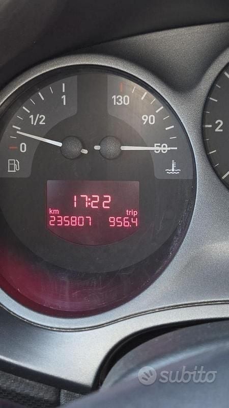 Occasion Seat Leon 140 ch (102 kW) 2005 Gris Citadine