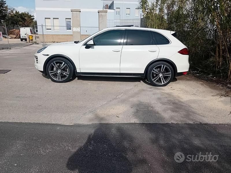 Bianco Usata 2011 Porsche Cayenne SUV | 18.500 € (Cara) - Immagine 1/4