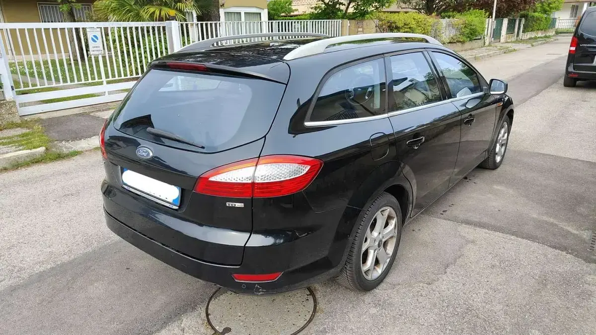 Usata Ford Mondeo Titanium 140 CV (102 kW) 2010 Nero Station wagon