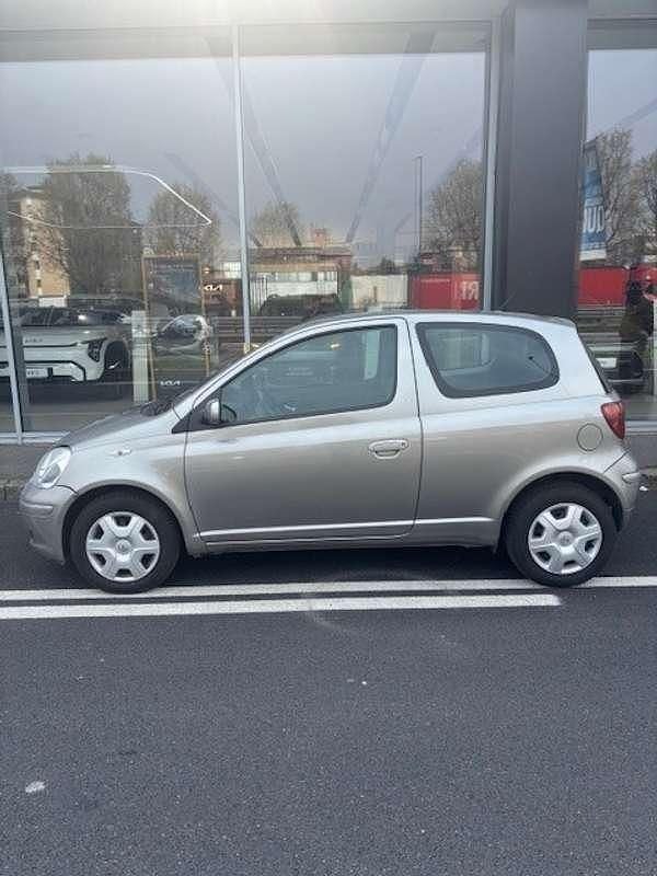 Usata Toyota Yaris Sol 65 CV (47 kW) 2003 Grigio Utilitaria