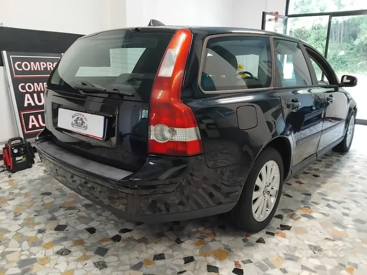 Usata Volvo V50 Summum 109 CV (80 kW) 2007 Nero Station wagon