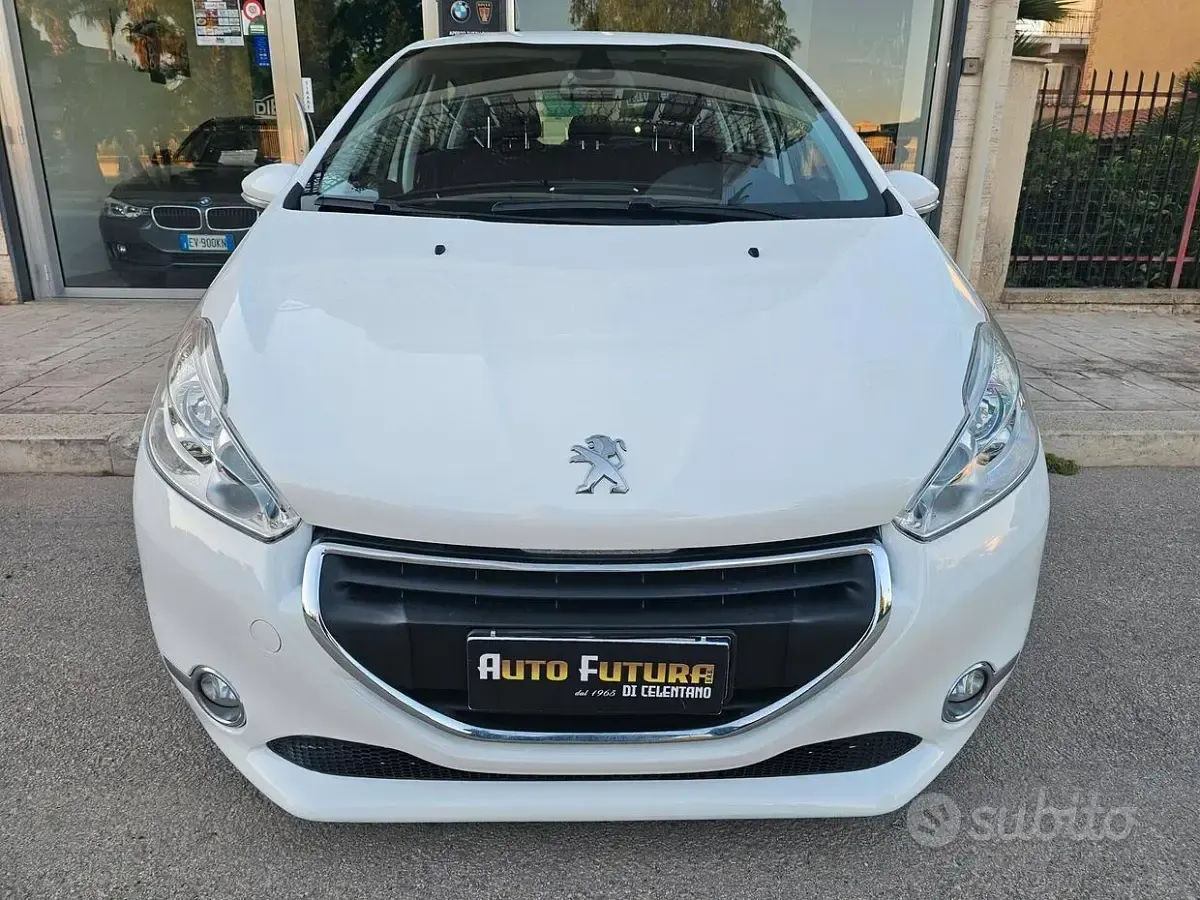 Usata Peugeot 208 Allure 92 CV (67 kW) 2014 Bianco Utilitaria