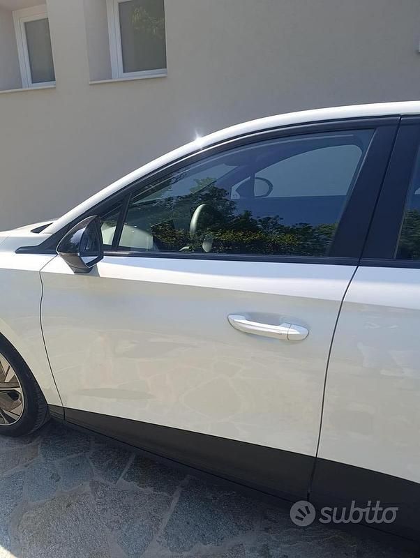 Usata MG MG4 EV 125 kW (170 CV) 2023 Bianco Utilitaria