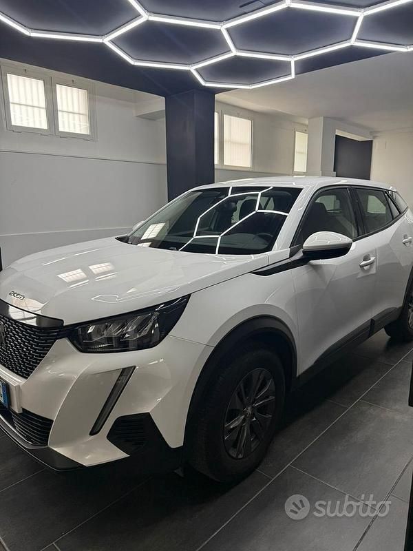 Usata Peugeot 2008 Allure 101 CV (74 kW) 2021 Bianco SUV
