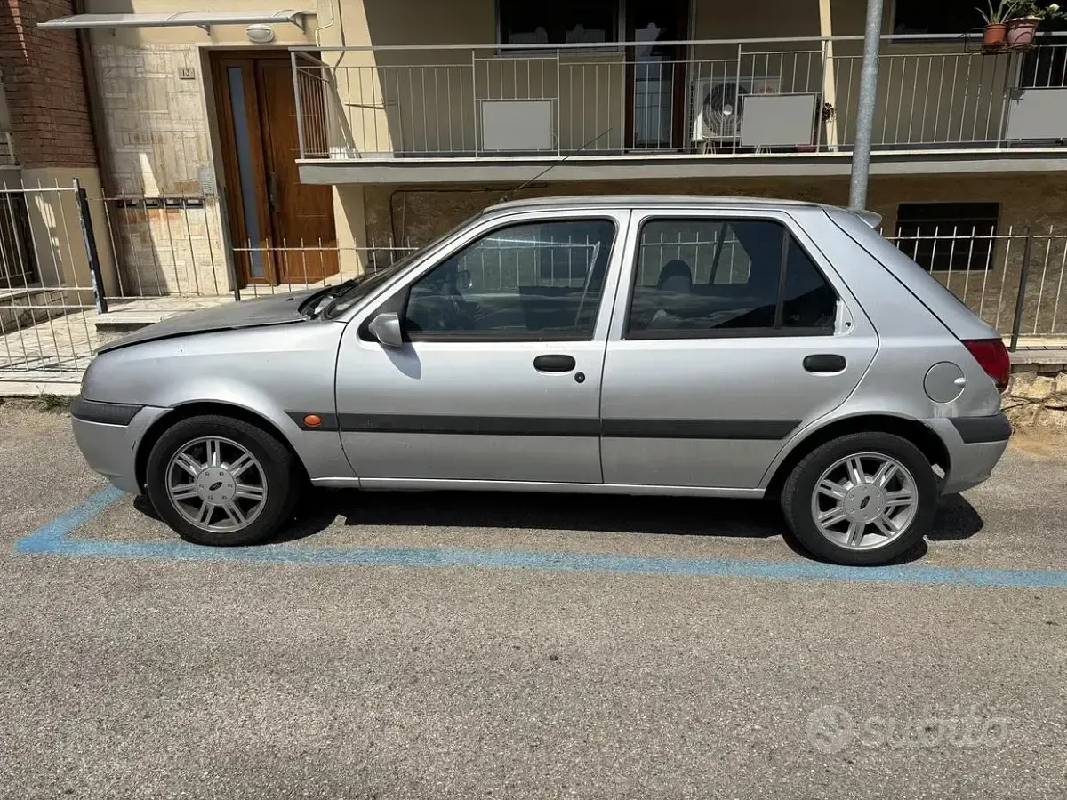 Usata Ford Fiesta 75 CV (55 kW) 2000 Utilitaria