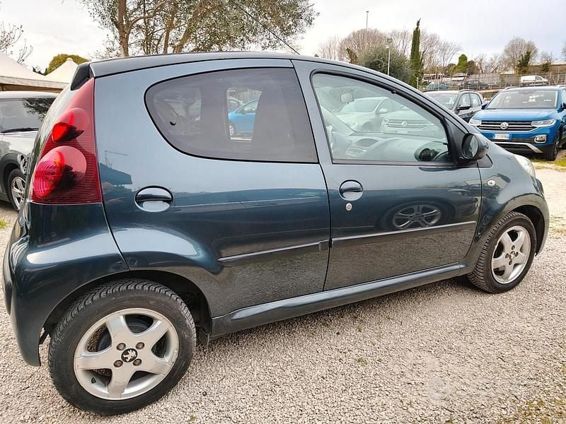 Usata Peugeot 107 Active 68 CV (50 kW) 2014 Grigio Utilitaria