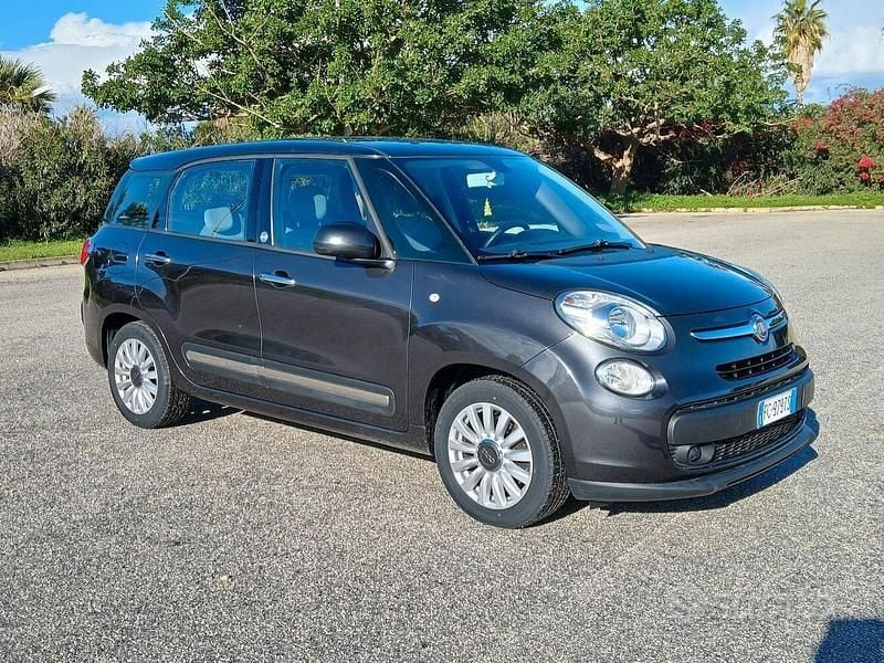 Nero Usata 2016 Fiat 500L Living Monovolume | 9800 € (Buon prezzo) - Immagine 1/4