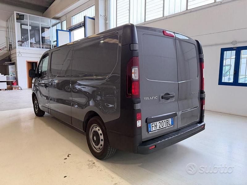 Usata Renault Trafic 121 CV (88 kW) 2017 Grigio Monovolume