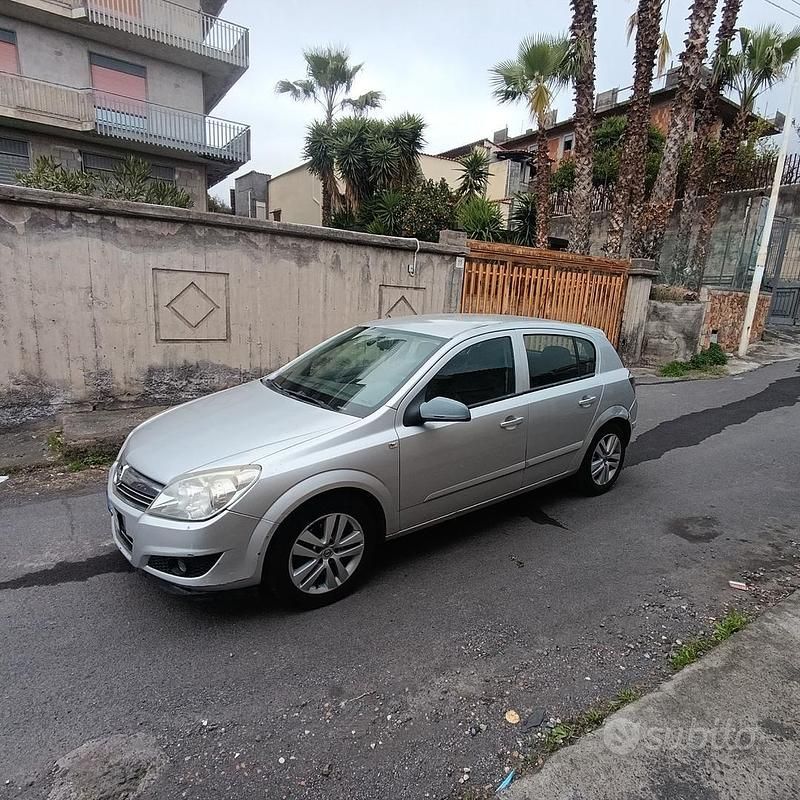 Usata Opel Astra 90 CV (66 kW) 2010 Grigio Utilitaria