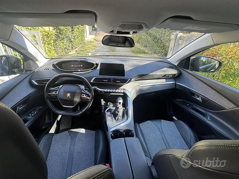 Usata Peugeot 5008 Allure 131 CV (96 kW) 2020 Nero SUV