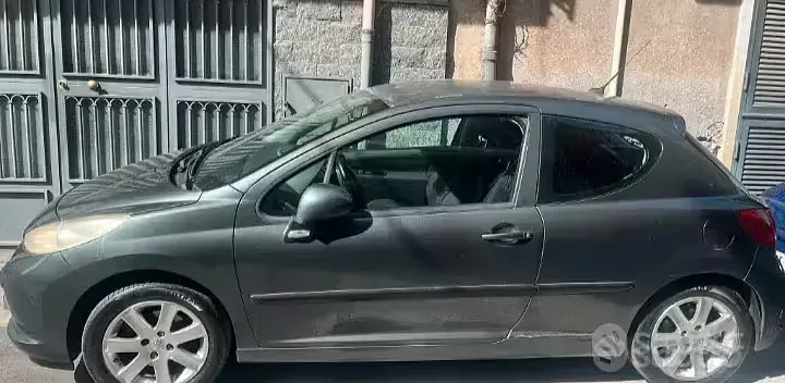Usata Peugeot 207 90 CV (66 kW) 2007 Verde Berlina