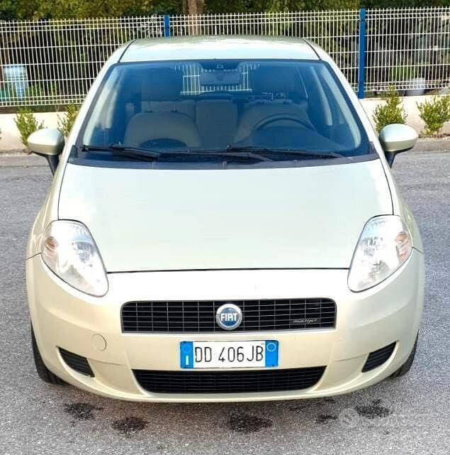 Oro Usata 2006 Fiat Grande Punto Active Due volumi | 2950 € (Cara) - Immagine 1/4
