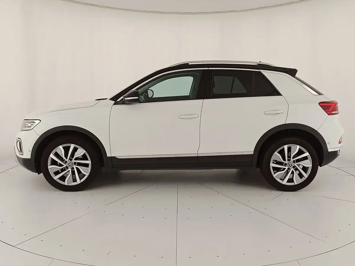 Usata VW T-Roc Style 110 CV (80 kW) 2023 Pure white nero SUV