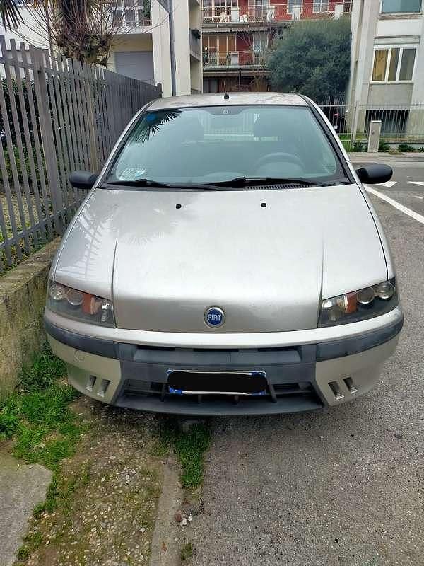 Usata Fiat Punto 60 CV (44 kW) 2002 Argento Utilitaria