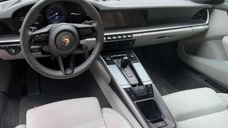 Usata Porsche 992 385 CV (283 kW) 2025 Grigio Cabrio