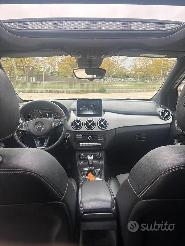 Usata Mercedes B200 Premium 140 CV (102 kW) 2017 Utilitaria