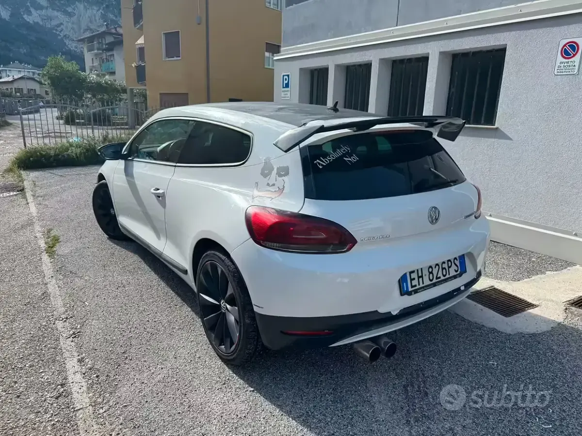 Usata VW Scirocco 122 CV (89 kW) 2011 Bianco Coupé