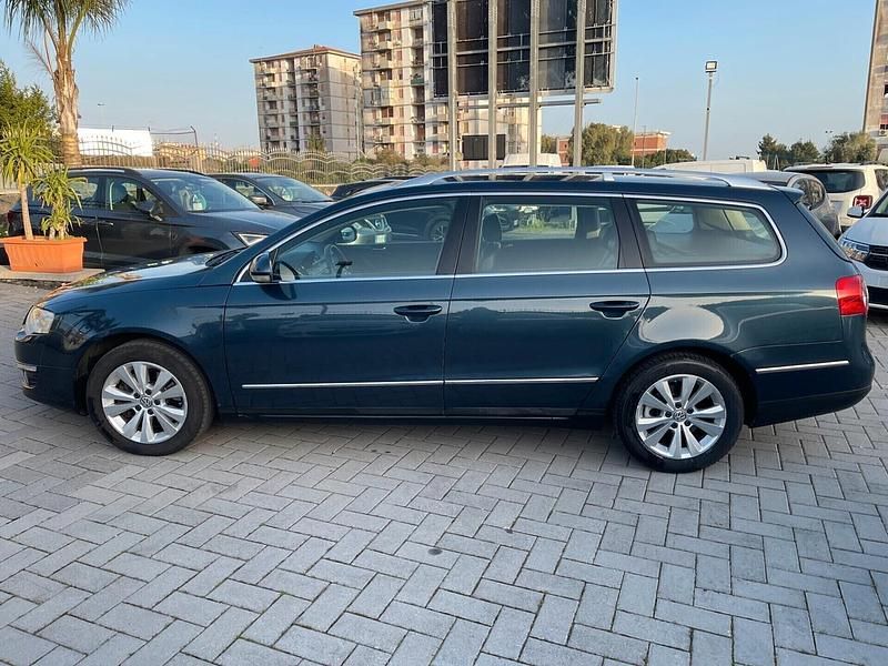 Usata VW Passat 140 CV (102 kW) 2006 Blu Station wagon
