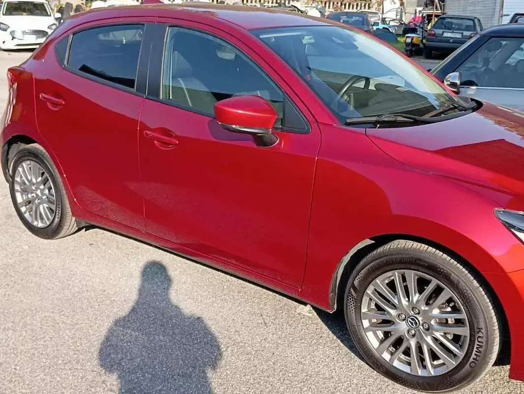 Begagnad Mazda 2 Evolve 90 HK (66 kW) 2020 Röd Halvkombi