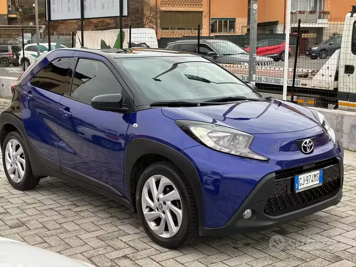 Usata Toyota Aygo X 72 CV (52 kW) 2022 Blu SUV