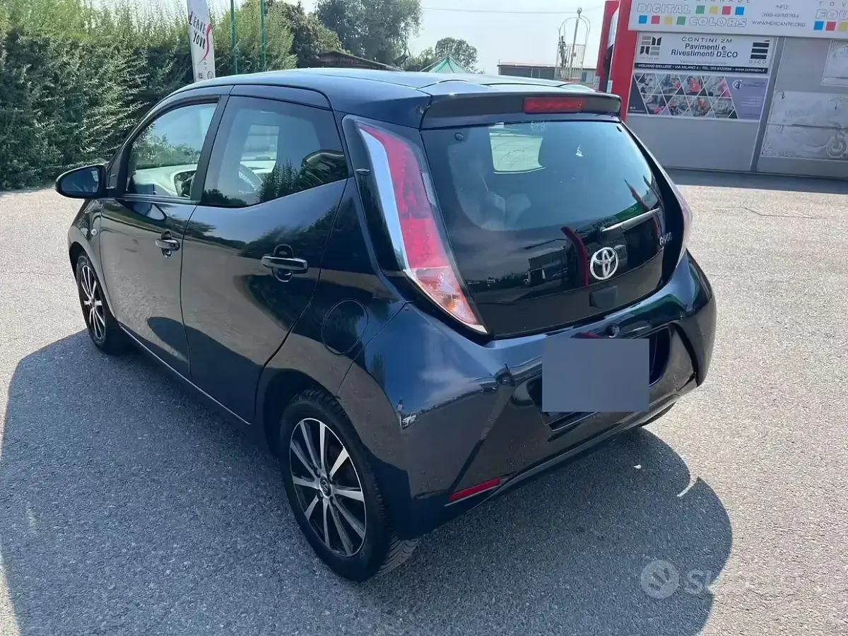 Usata Toyota Aygo 69 CV (50 kW) 2016 Bluazzurro Utilitaria