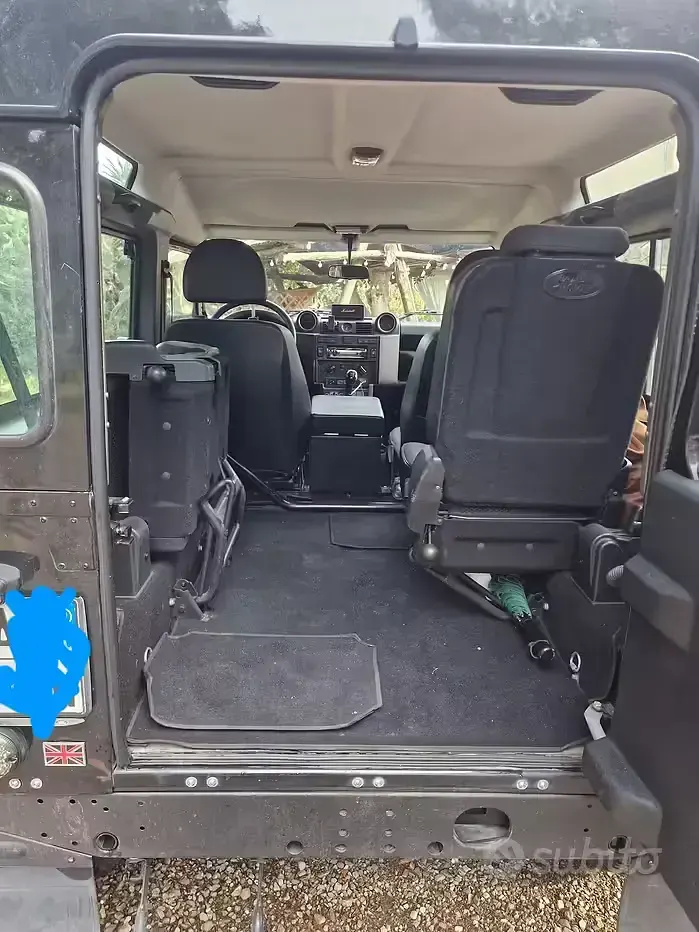 Usata Land Rover Defender 122 CV (89 kW) 2009 Nero SUV