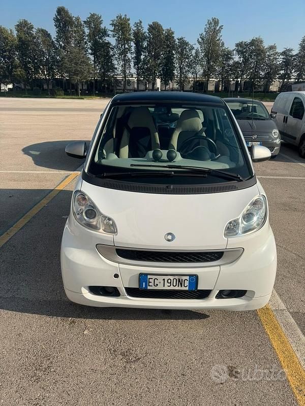 Bianco Usata 2011 Smart ForTwo Coupé Coupé | 6500 € (Buon prezzo) - Immagine 1/4