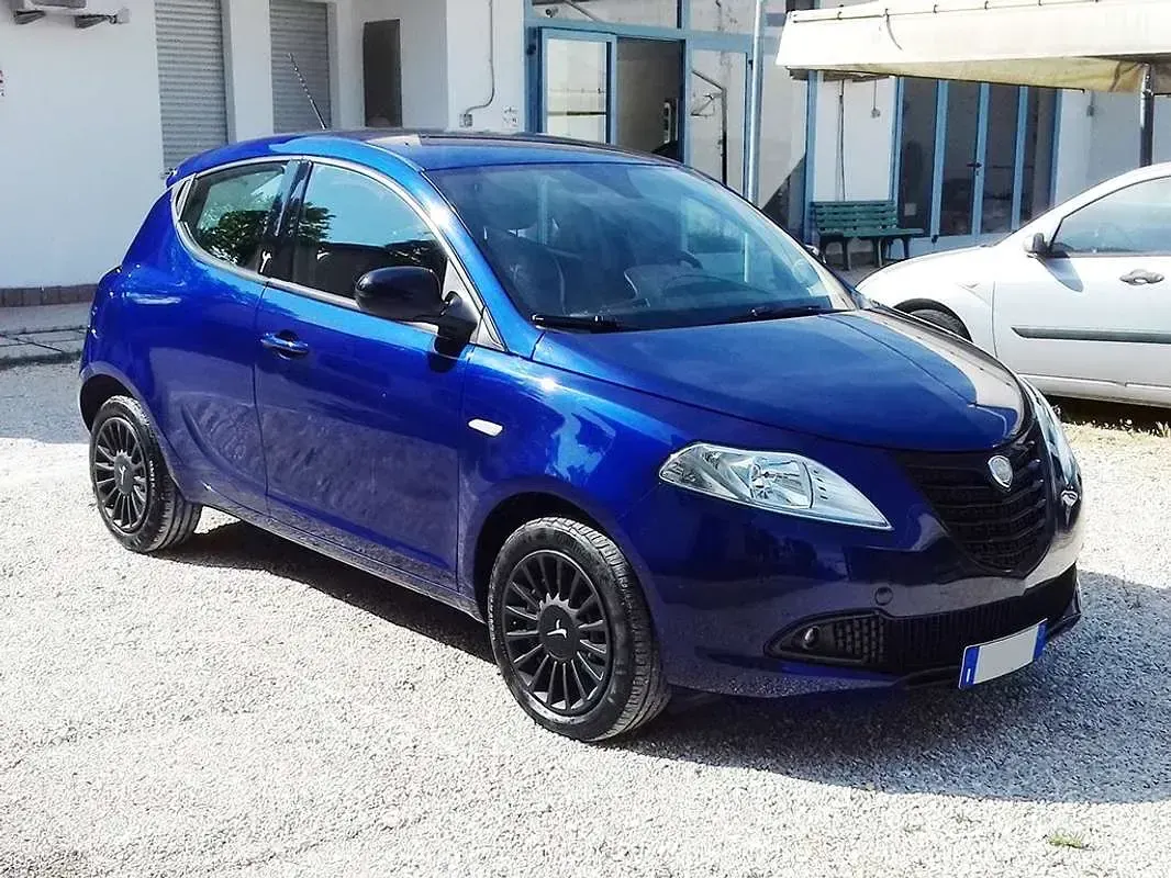 Gebraucht Lancia Ypsilon S 95 PS (69 kW) 2015 Blau Kleinwagen