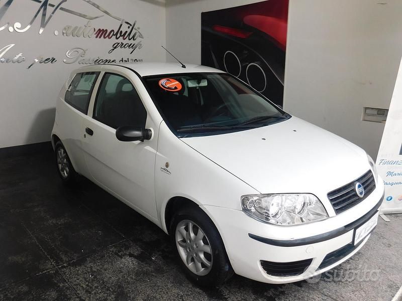 Usata Fiat Punto Dynamic 59 CV (43 kW) 2004 Bianco Utilitaria