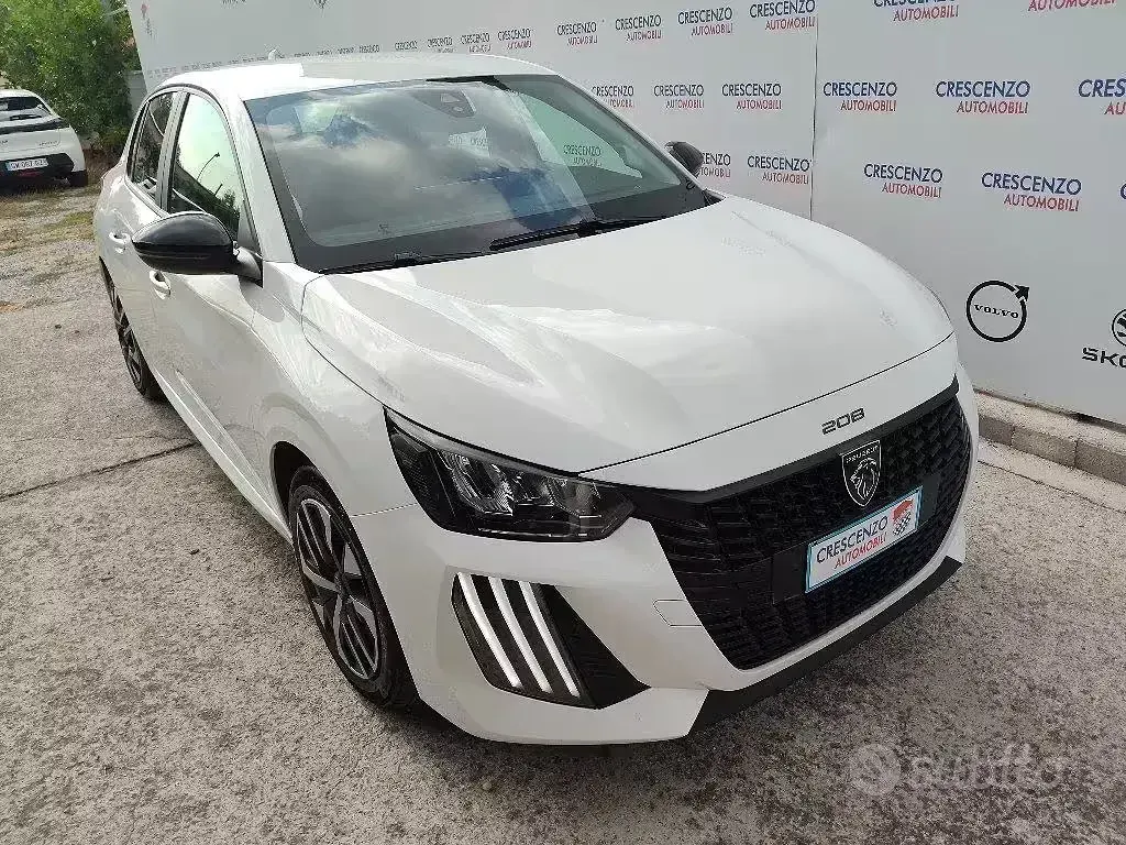 Usata Peugeot 208 Style 101 CV (74 kW) 2024 Bianco Utilitaria