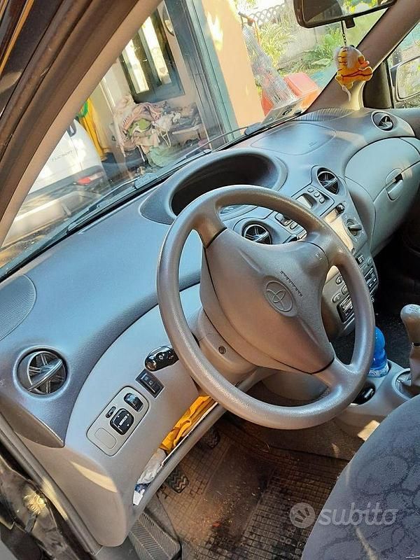 Usata Toyota Yaris 2002 Nero Berlina