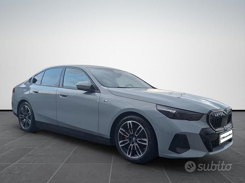 Nuevo BMW i5 M Sport 250 kW (340 CV) 2025 Gris Berlina