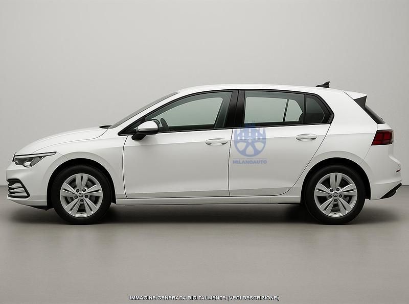 Usata VW Golf VIII Life 150 CV (110 kW) 2022 Bianco Utilitaria