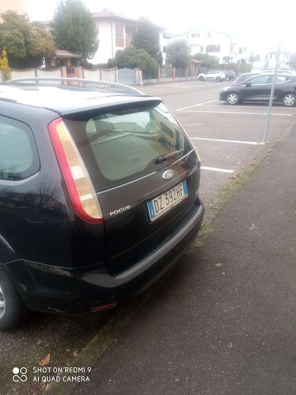 Usata Ford Focus Style 111 CV (81 kW) 2010 Nero Station wagon