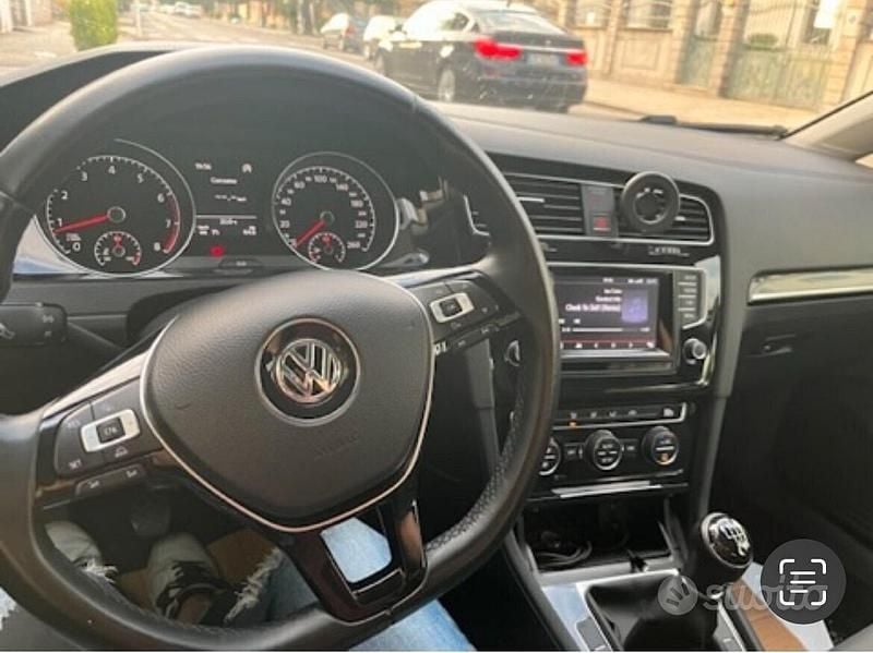 Używany VW Golf VII Comfortline 122 KM (89 kW) 2013 Biały Sedan/Limuzyna