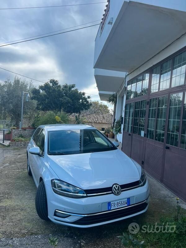 Bianco Usata 2018 VW Golf VII Executive Tre volumi | 14.800 € (Cara) - Immagine 1/4