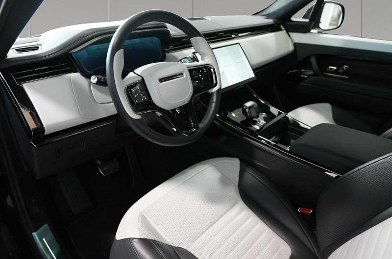 Usata Land Rover Range Rover Sport 635 CV (467 kW) 2025 Ligurian black in gloss finish SUV