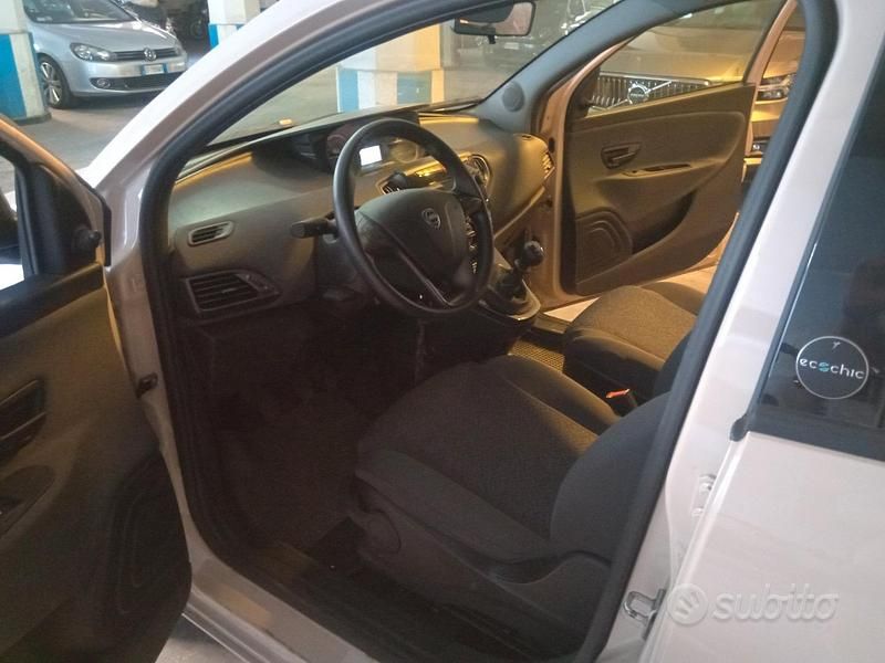 Usata Lancia Ypsilon Silver 69 CV (50 kW) 2021 Utilitaria