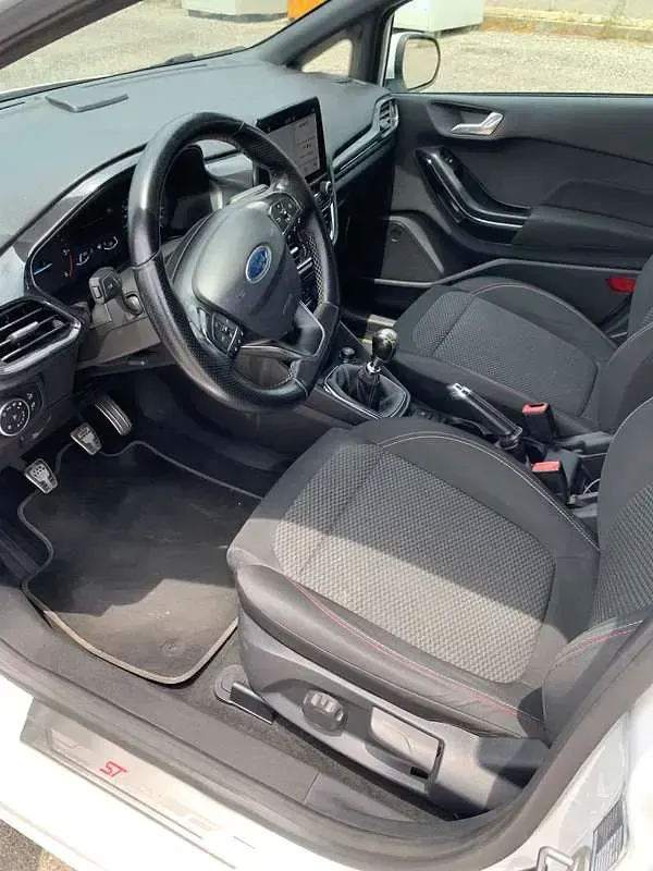 Usata Ford Fiesta ST-Line 86 CV (63 kW) 2018 Bianco Utilitaria