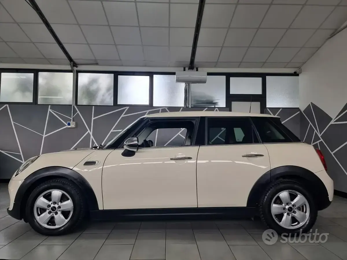 Usata Mini Cooper D Business 95 CV (69 kW) 2015 Beige Utilitaria