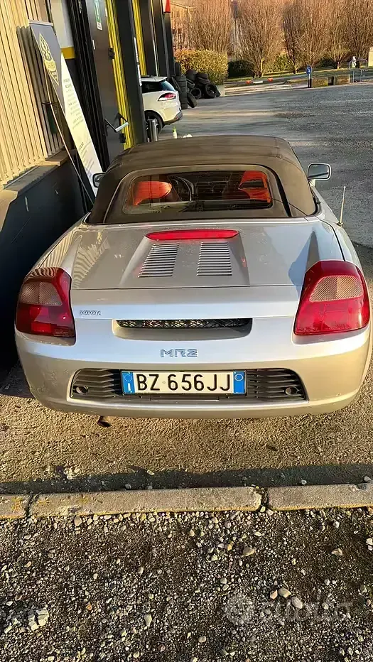 Second-hand Toyota MR2 140 CP (102 kW) 2002 Gri Cabrio