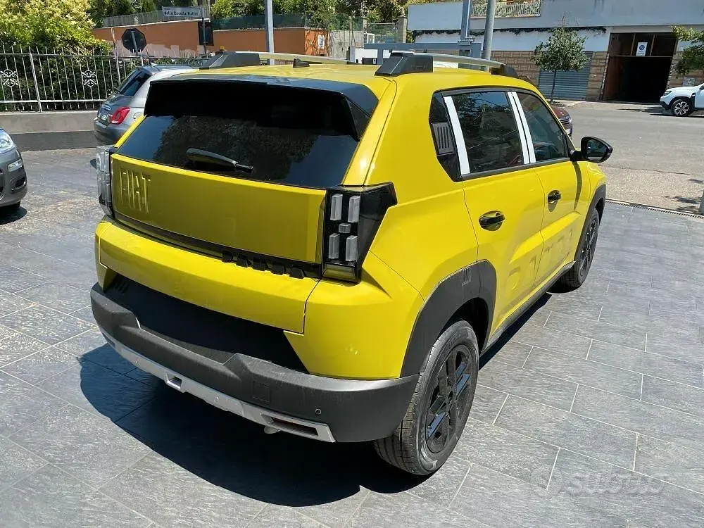 Nuova Fiat Grande Panda Icon 100 CV (73 kW) 2026 Giallo Utilitaria