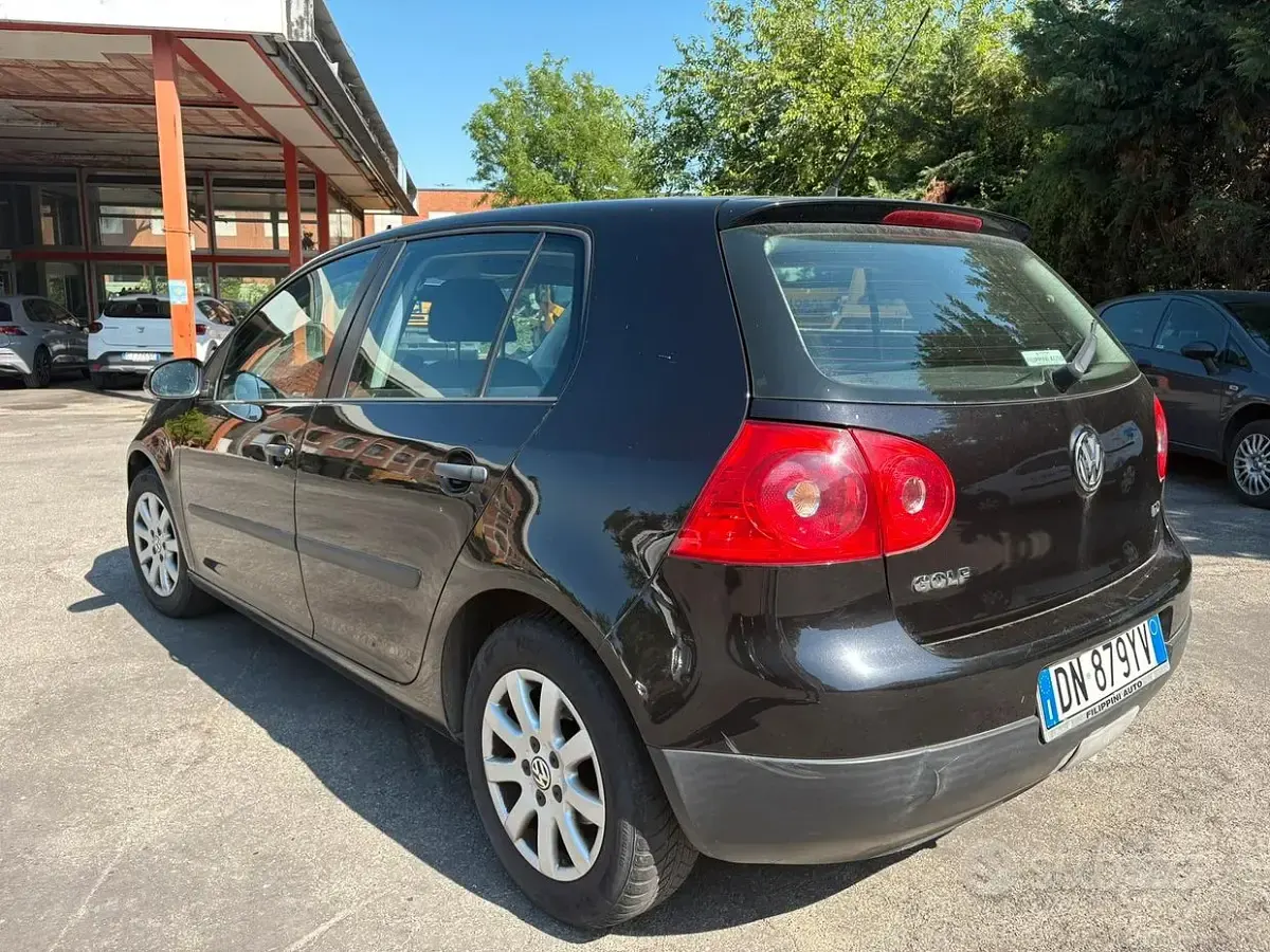Usata VW Golf VI 105 CV (77 kW) 2008 Nero Utilitaria