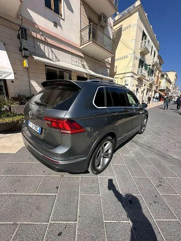 Usata VW Tiguan R-line 150 CV (110 kW) 2018 Grigio SUV