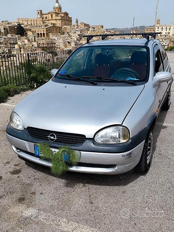 Usata Opel Corsa 1999 Grigio