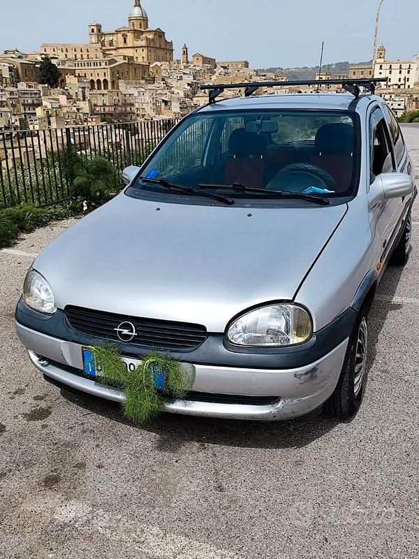 Grigio Usata 1999 Opel Corsa | 800 € - Immagine 1/4